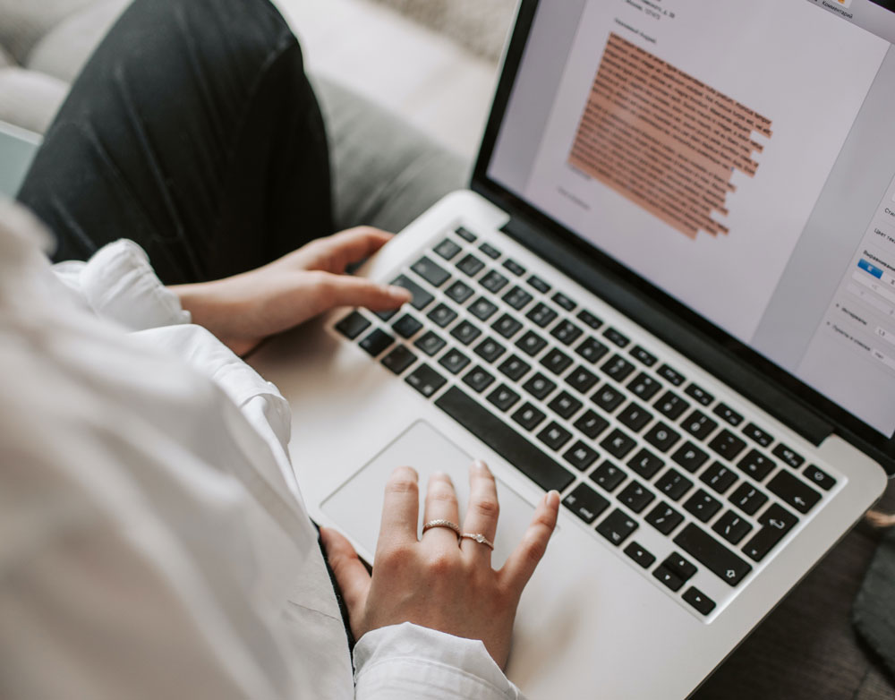 pexels-vlada-karpovich-4050287-sml Editing text on a computer screen